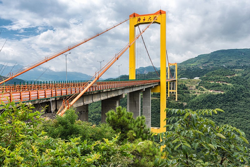 普立大桥,云南省宣威市普立乡,世界级超级工程图片
